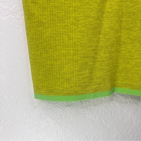 Outdoor Voices Men’s Green Apple Seamless Pique Tank Top Size Large - Picture 3 of 12